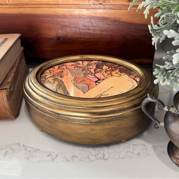 Music box with Alphonse Mucha art. buffed antique gold finish - Picture 7 of 14